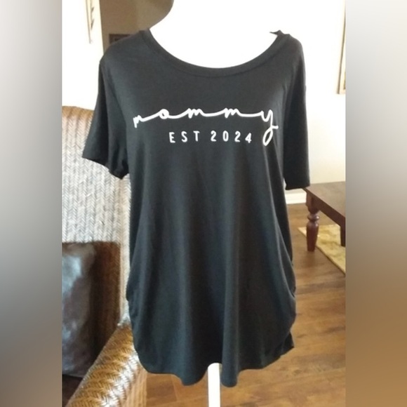 MOMMY EST. 2023 T-SHIRT - Picture 2 of 6
